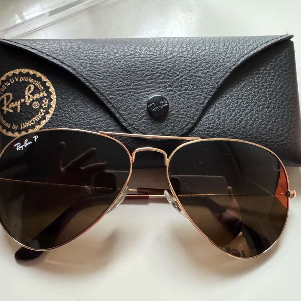 Ray-Ban Women’s Gold Aviator Sunglasses with Black Case - Like New!!